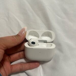 3RD GENERATION SINGLE AIRPOD AND CASE